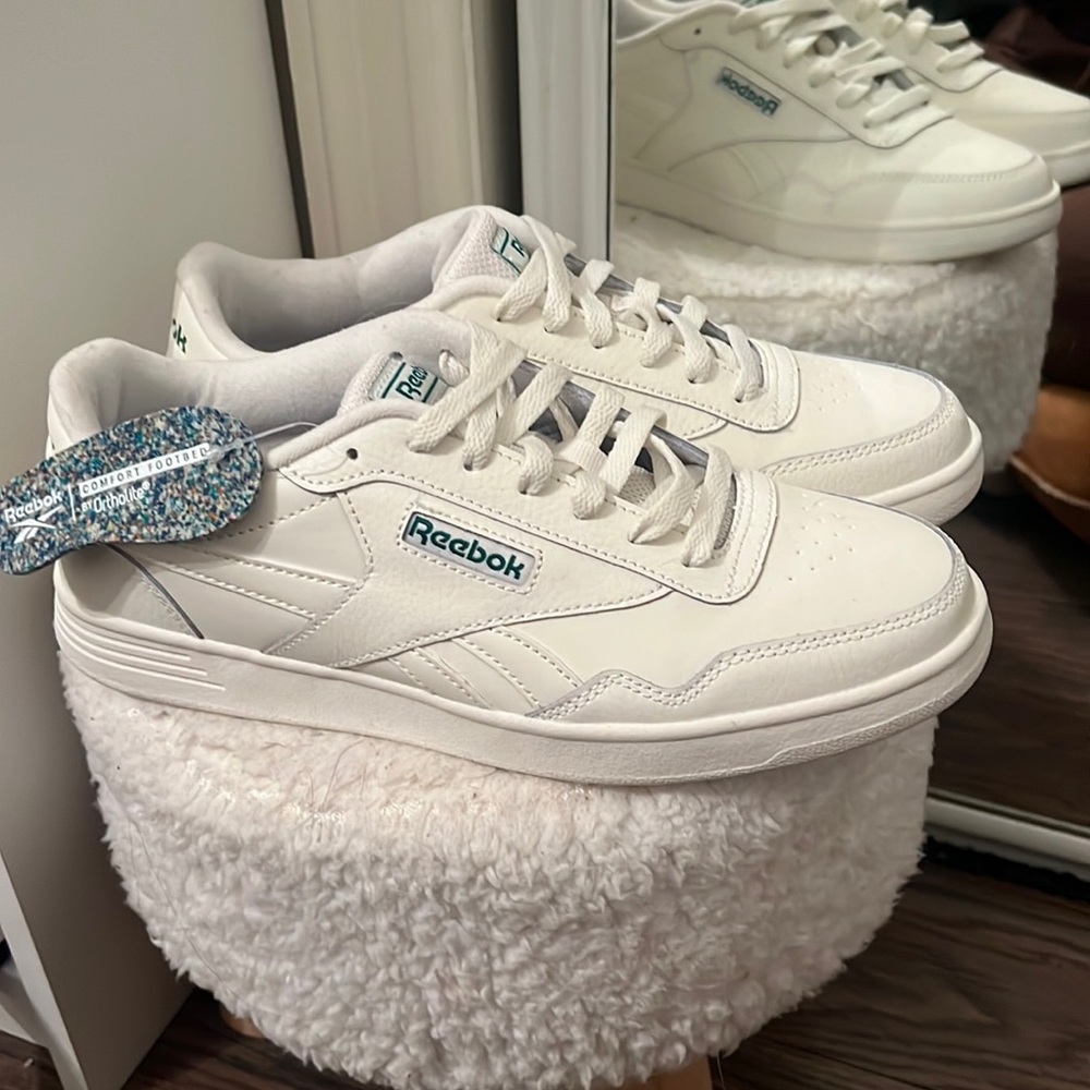 Reebok Sneakers 🤍